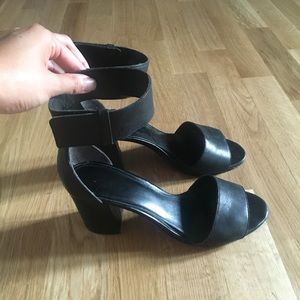 Enzo Angiolini Black Ankle Strap Sandals/Heels